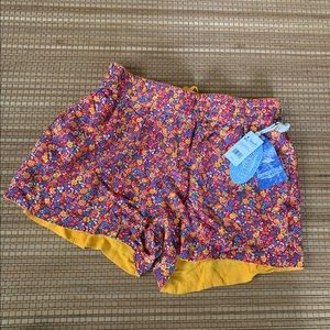 NWT Original Islandia Clothing Co Reversible shorts floral/saffron yellow sz M